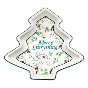 NEW IN BOX Pfaltzgraff Winterberry® Small Merry Everything Tree Dish